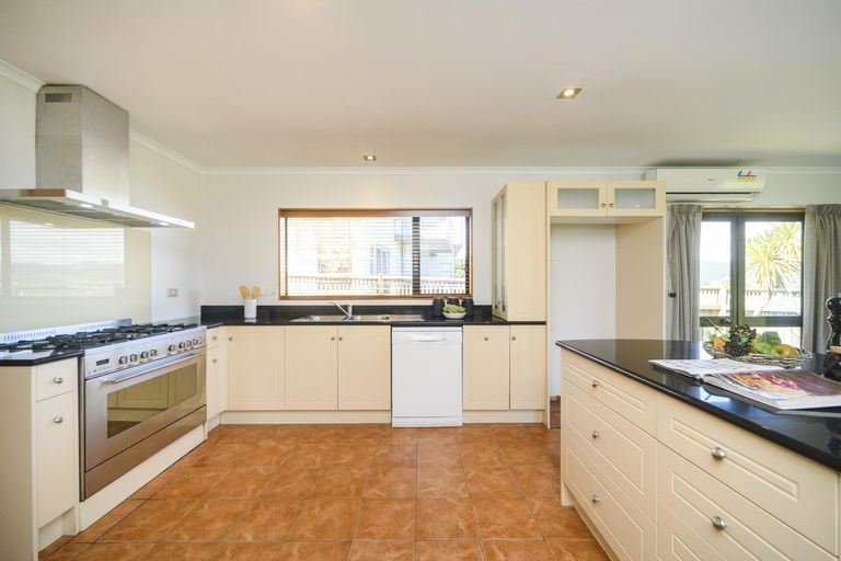 Photo of property in 122 Pacific Drive, Fitzherbert, Palmerston North, 4410
