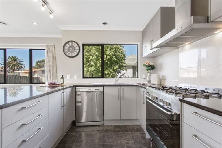 Photo of property in 48 Priestley Drive, Bucklands Beach, Auckland, 2014