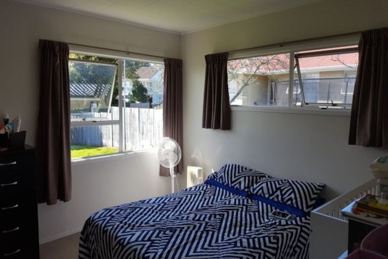 Photo of property in 32 Moncrieff Avenue, Clendon Park, Auckland, 2103