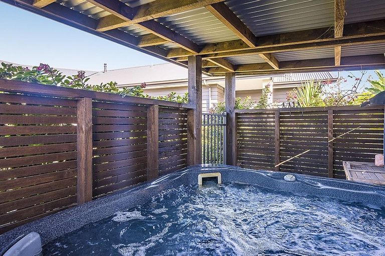 Photo of property in 2 Lamont Place, Waikanae, 5036