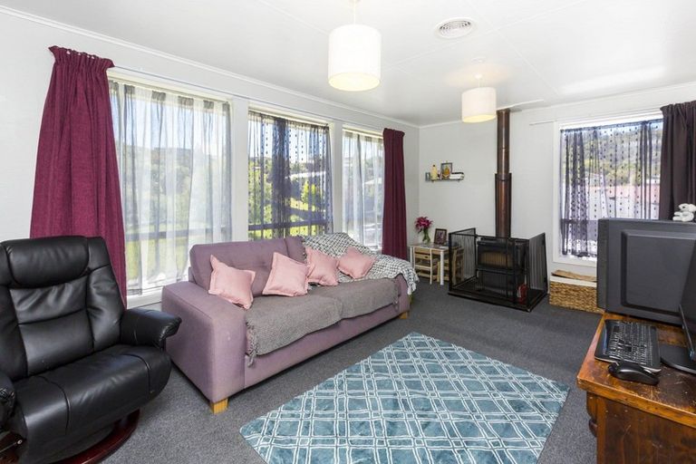 Photo of property in 51 Blueberry Grove, Timberlea, Upper Hutt, 5018