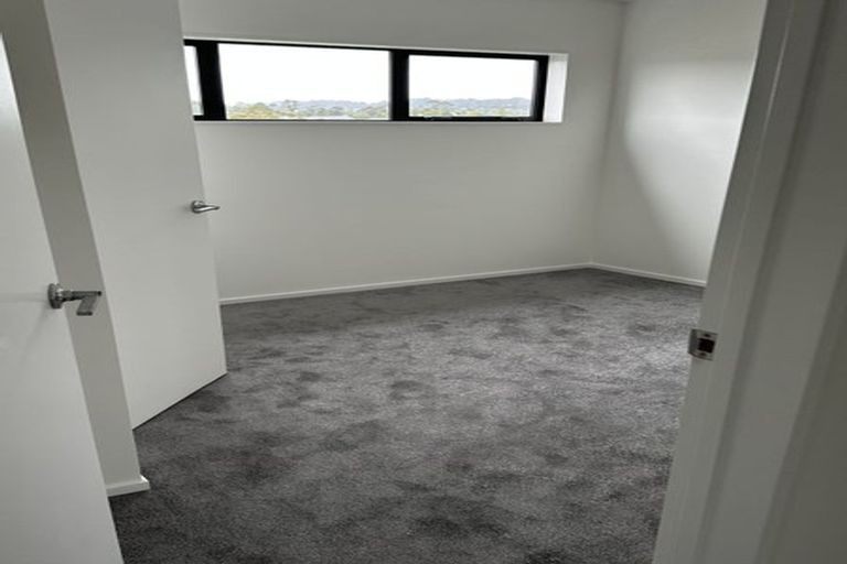 Photo of property in 4 Kaha Lane, Henderson, Auckland, 0612