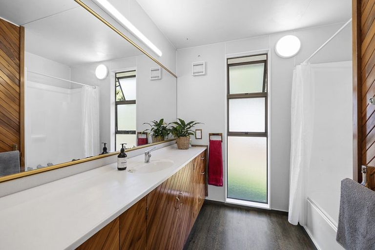 Photo of property in 4 Ward Place, Marfell, New Plymouth, 4310