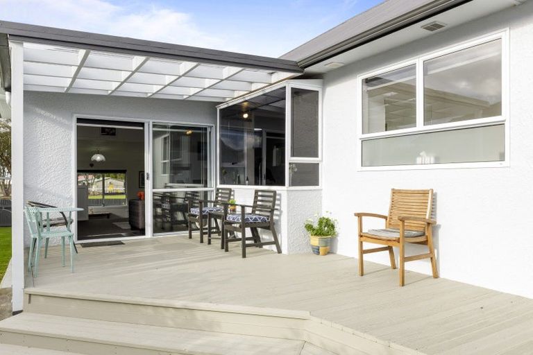 Photo of property in 25a Paynters Avenue, Strandon, New Plymouth, 4312