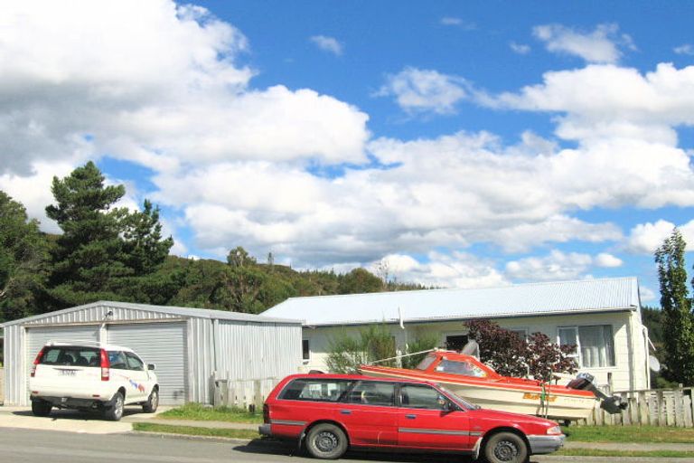 Photo of property in 26 Gentian Street, Timberlea, Upper Hutt, 5018