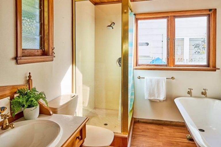 Photo of property in 88 Paremata Road, Paremata, Porirua, 5024