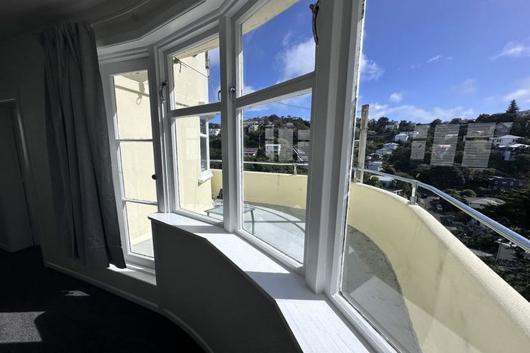 Photo of property in 2/20 Saint Michaels Crescent, Kelburn, Wellington, 6012