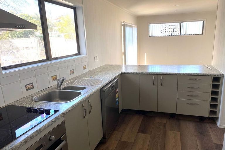 Photo of property in 34 Pahi Place, West Harbour, Auckland, 0618