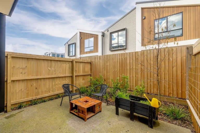 Photo of property in 2/327 Lincoln Road, Addington, Christchurch, 8024