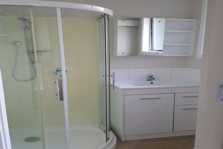 Photo of property in 1/26 Rewi Street, Torbay, Auckland, 0630