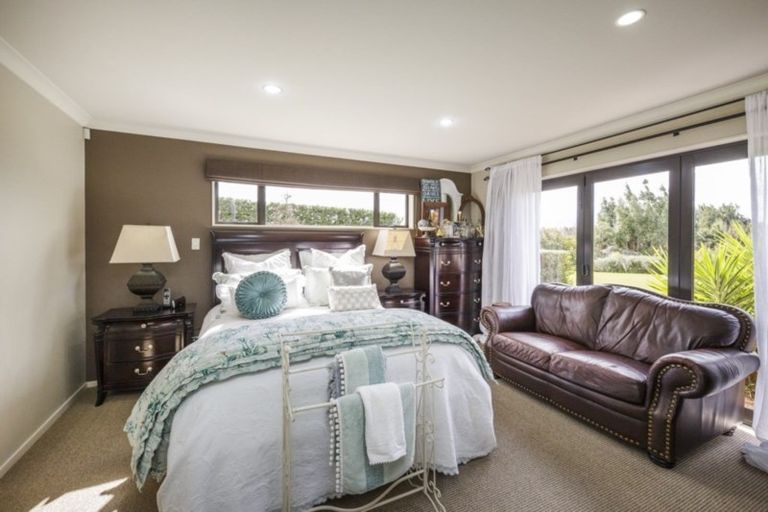 Photo of property in 15 Dobsons Lane, Kelvin Grove, Palmerston North, 4470