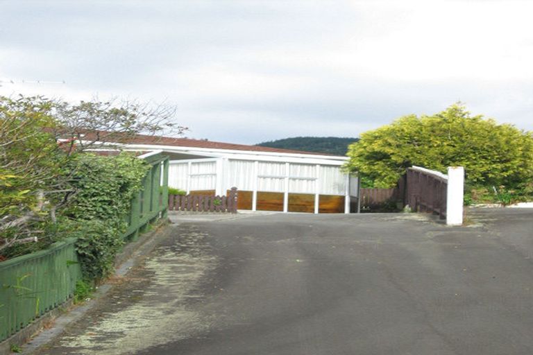 Photo of property in 2/57 Sunbrae Drive, Silverstream, Upper Hutt, 5019