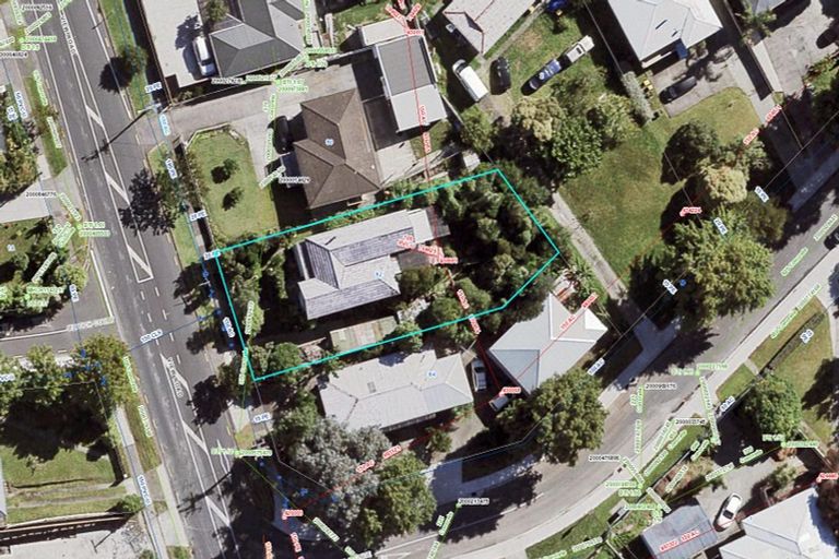 Photo of property in 82 View Road, Henderson, Auckland, 0612