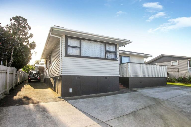 Photo of property in 16 Blue Way, Glendene, Auckland, 0602