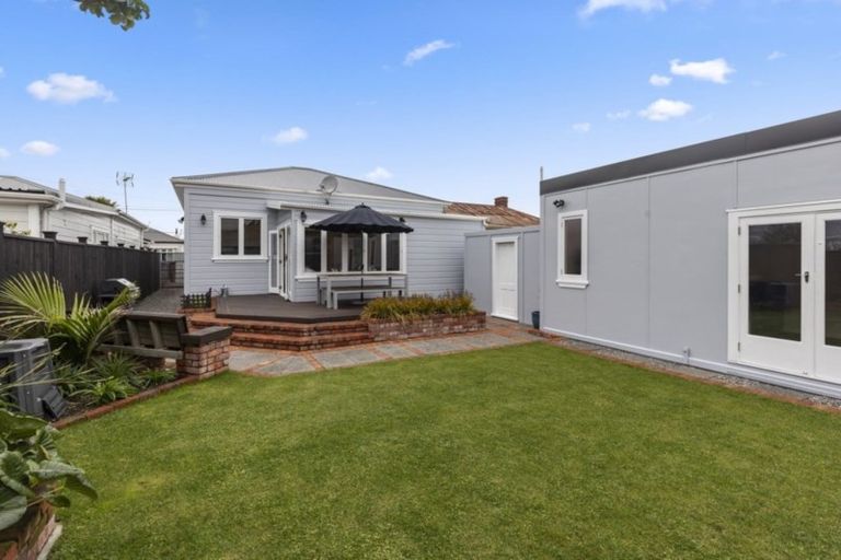 Photo of property in 39 Queen Street, Petone, Lower Hutt, 5012