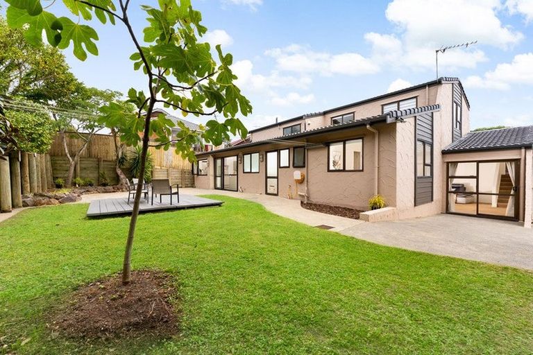 Photo of property in 31 Stranolar Drive, Mount Roskill, Auckland, 1041