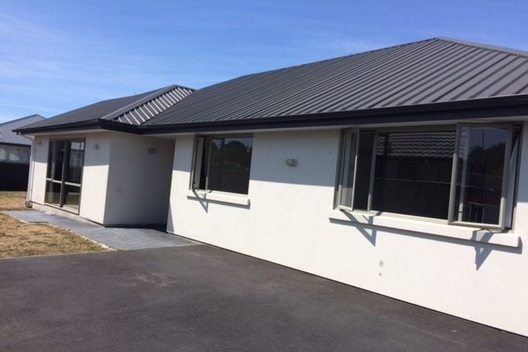 Photo of property in 218 Wainoni Road, Avondale, Christchurch, 8061