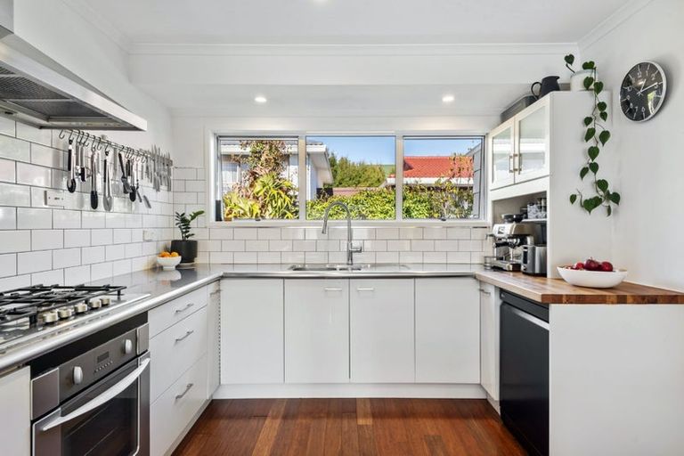 Photo of property in 2/193 Lake Road, Belmont, Auckland, 0622