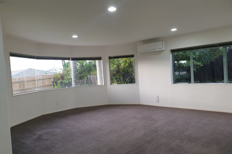 Photo of property in 92 Whangaparaoa Road, Red Beach, 0932
