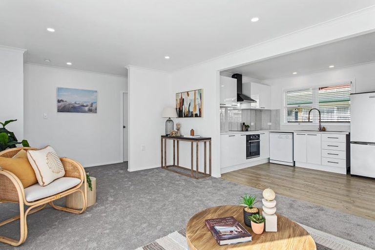 Photo of property in 1a Hikurangi Street, Te Atatu Peninsula, Auckland, 0610