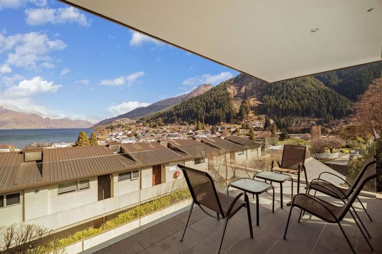 Photo of property in The Beeches Apartments, 12/60 Hallenstein Street, Queenstown, 9300