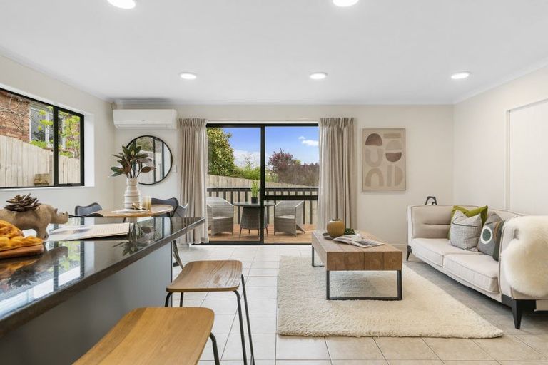 Photo of property in 9 Travis View Drive, Fairview Heights, Auckland, 0632