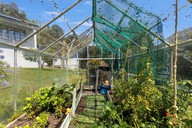 Photo of property in 85 Kent Street, Picton, 7220