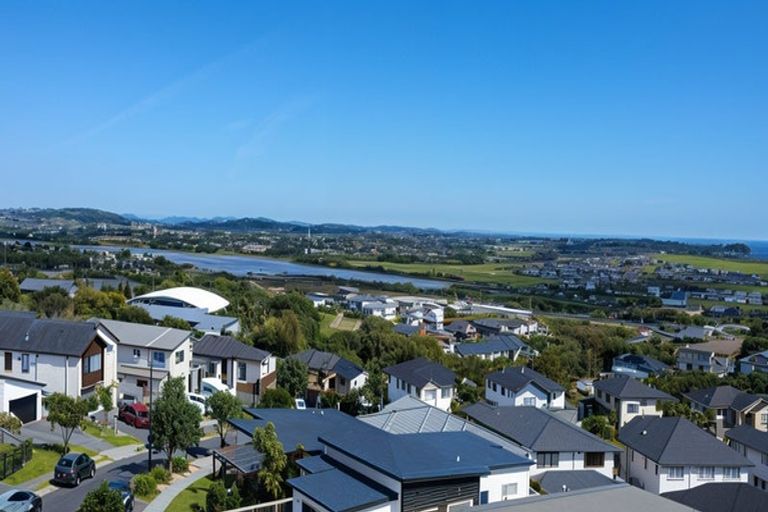 Photo of property in 48 Ascension Crescent, Orewa, 0931