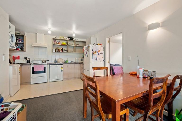 Photo of property in 6 Wynyard Crescent, Fernhill, Queenstown, 9300