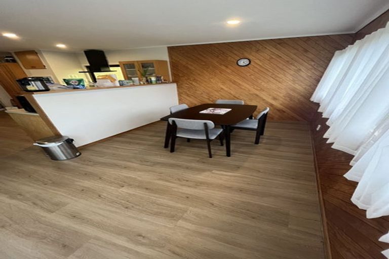 Photo of property in 248 East Coast Road, Forrest Hill, Auckland, 0620