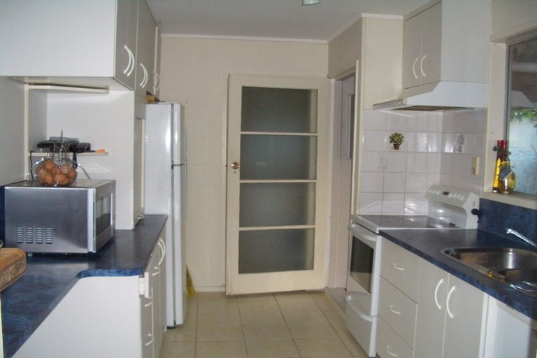 Photo of property in 14 Lavery Place, Sunnynook, Auckland, 0632