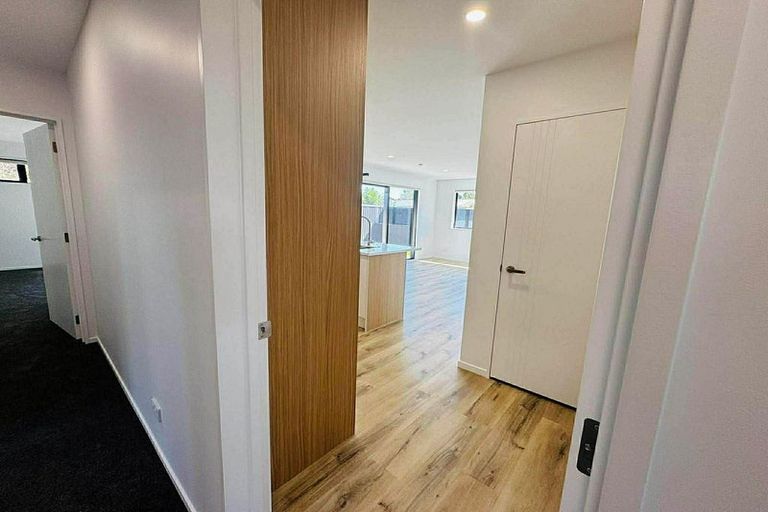 Photo of property in 17 Akoranga Place, Hornby, Christchurch, 8042