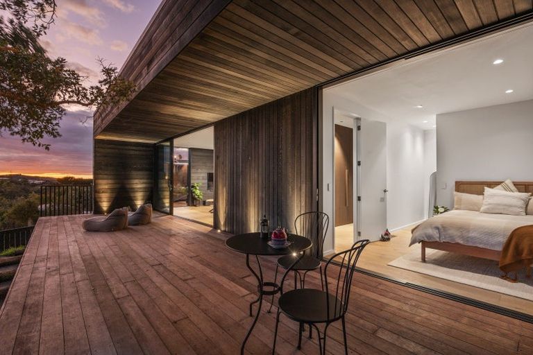 Photo of property in 28 Pacific Parade, Surfdale, Waiheke Island, 1081