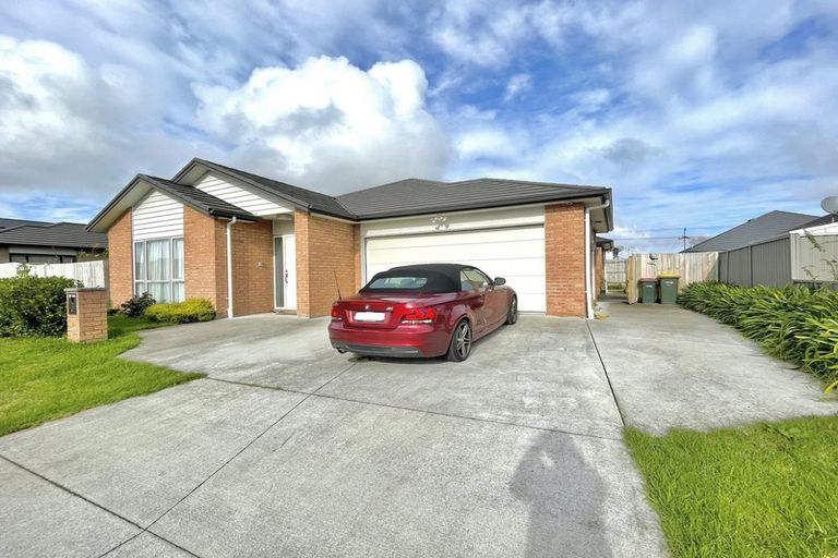 Photo of property in 3 Twin Parks Rise, Papakura, 2110