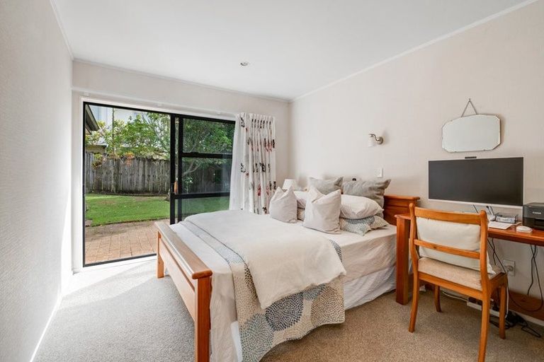 Photo of property in 9 Thornbill Rise, Unsworth Heights, Auckland, 0632