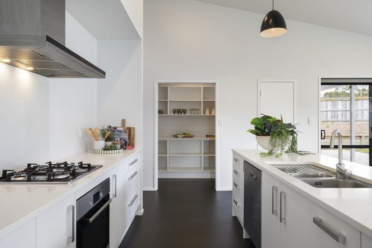 Photo of property in 11 Coutts Way, Fitzherbert, Palmerston North, 4410