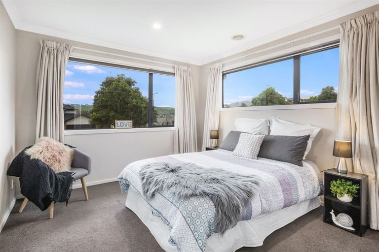 Photo of property in 12 Aotea Drive, Aotea, Porirua, 5024