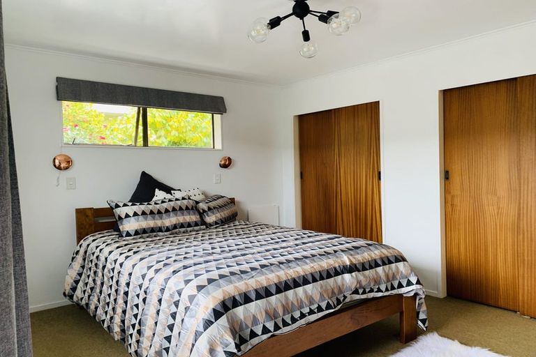 Photo of property in 28 Rewarewa Crescent, Waikanae, 5036