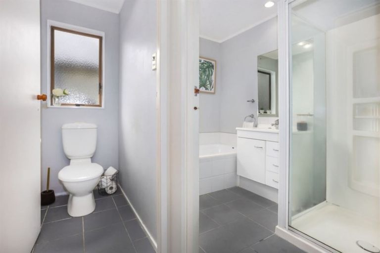 Photo of property in 5 Garboard Lane, Whitby, Porirua, 5024