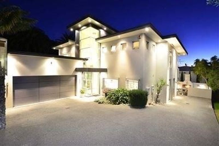Photo of property in 42a Tindalls Bay Road, Tindalls Beach, Whangaparaoa, 0930