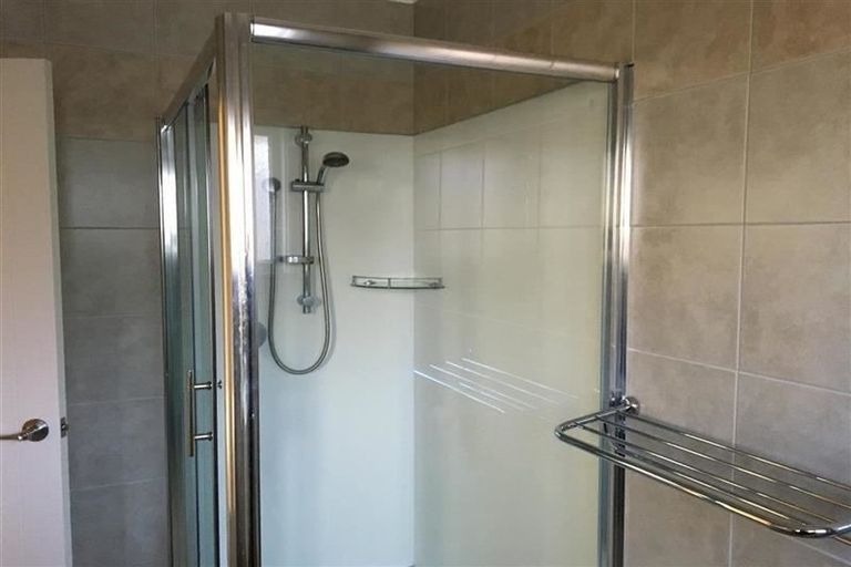 Photo of property in 213 Memorial Avenue, Burnside, Christchurch, 8053