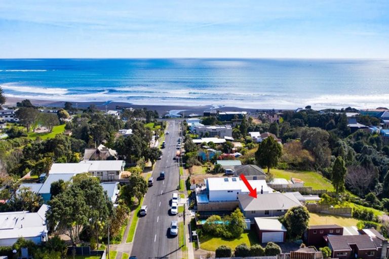 Photo of property in 27 Wairau Road, Oakura, 4314