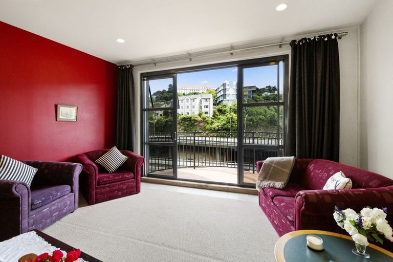 Photo of property in Atrium Towers, 4o/154 The Terrace, Wellington Central, Wellington, 6011