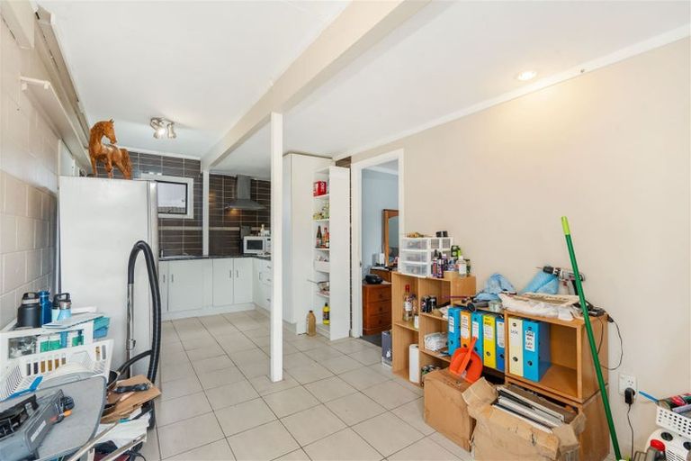 Photo of property in 4 Roberts Road, Te Atatu South, Auckland, 0610