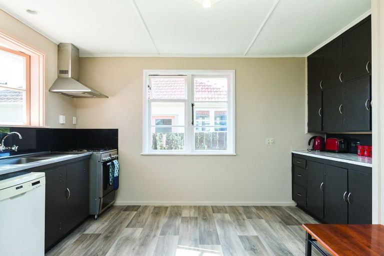 Photo of property in 25 Andrew Avenue, Roslyn, Palmerston North, 4414