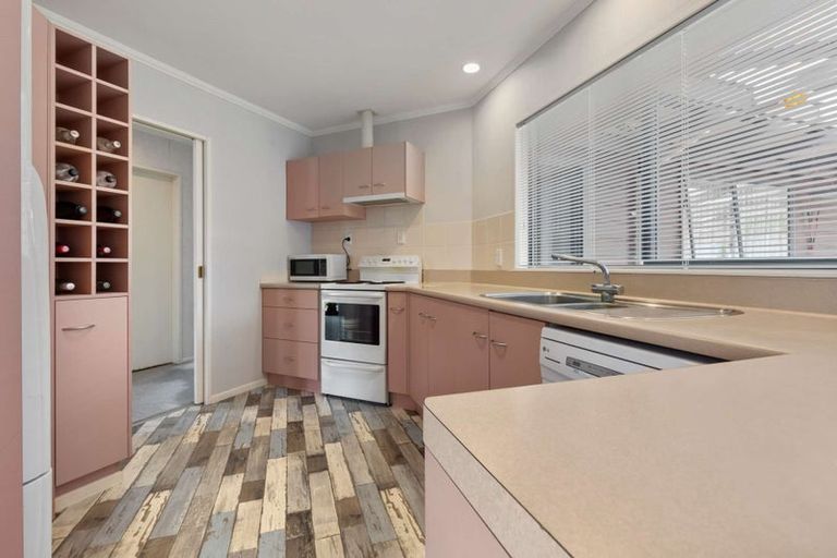 Photo of property in 35 Carter Drive, Pomare, Rotorua, 3015