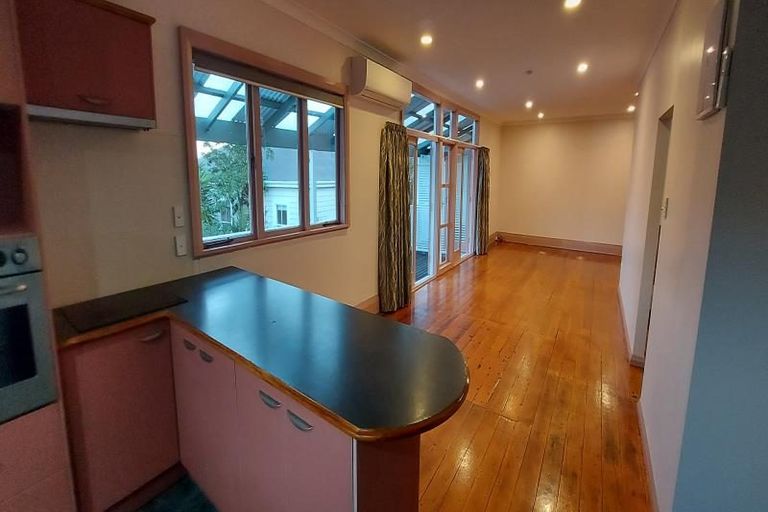 Photo of property in 30 Beach Road, Onerahi, Whangarei, 0110