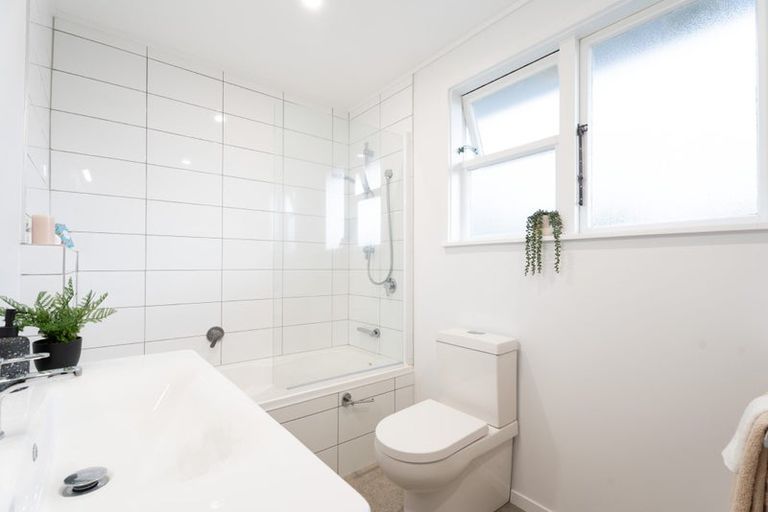 Photo of property in 28 Dimock Street, Titahi Bay, Porirua, 5022