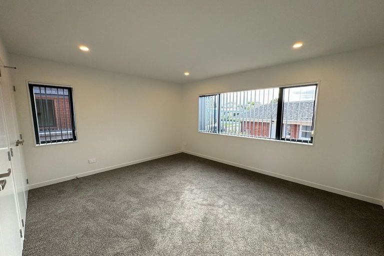 Photo of property in 40c Knightsbridge Drive, Forrest Hill, Auckland, 0620