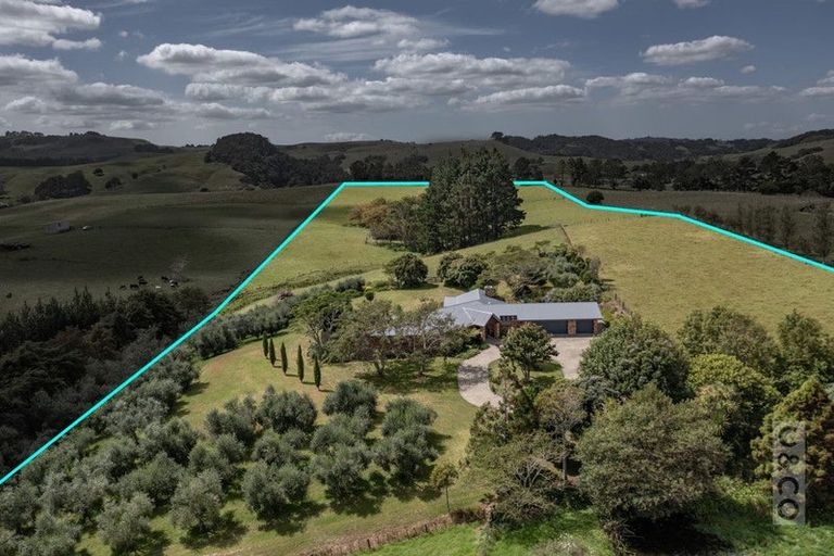 Photo of property in 1226 State Highway 16, Waimauku, 0883